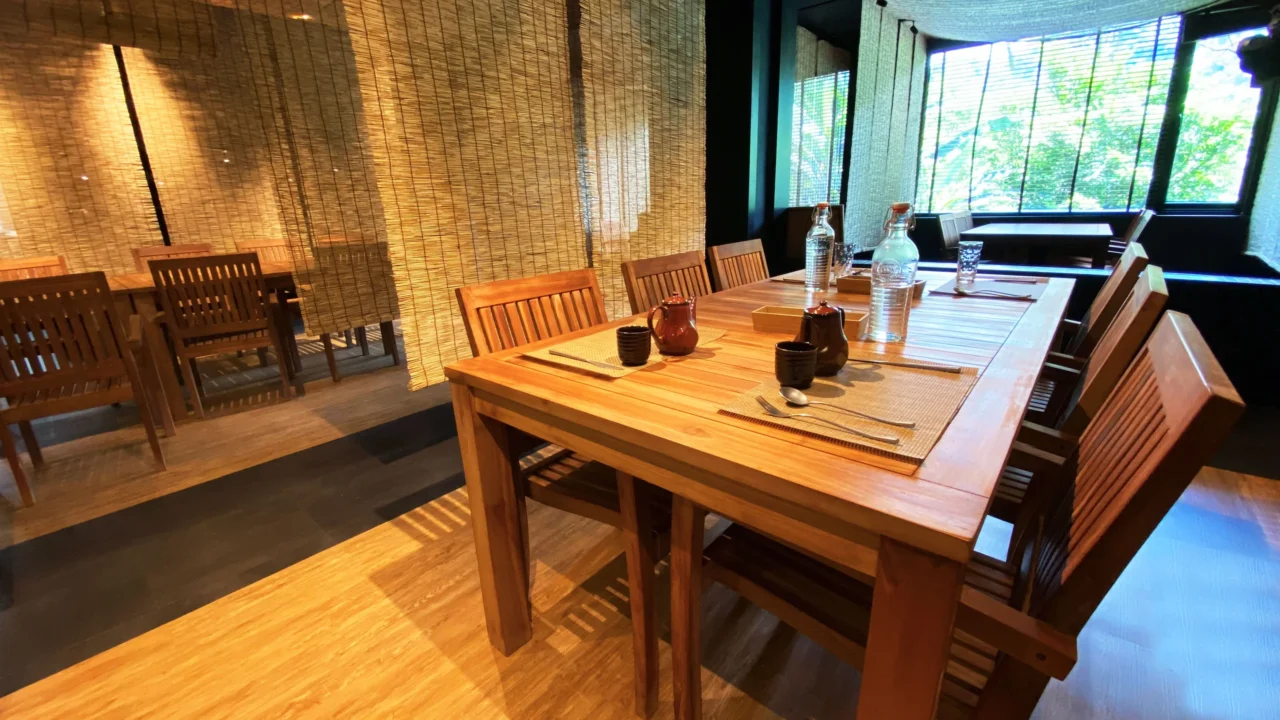溫泉酒店著用款柚木餐桌椅
