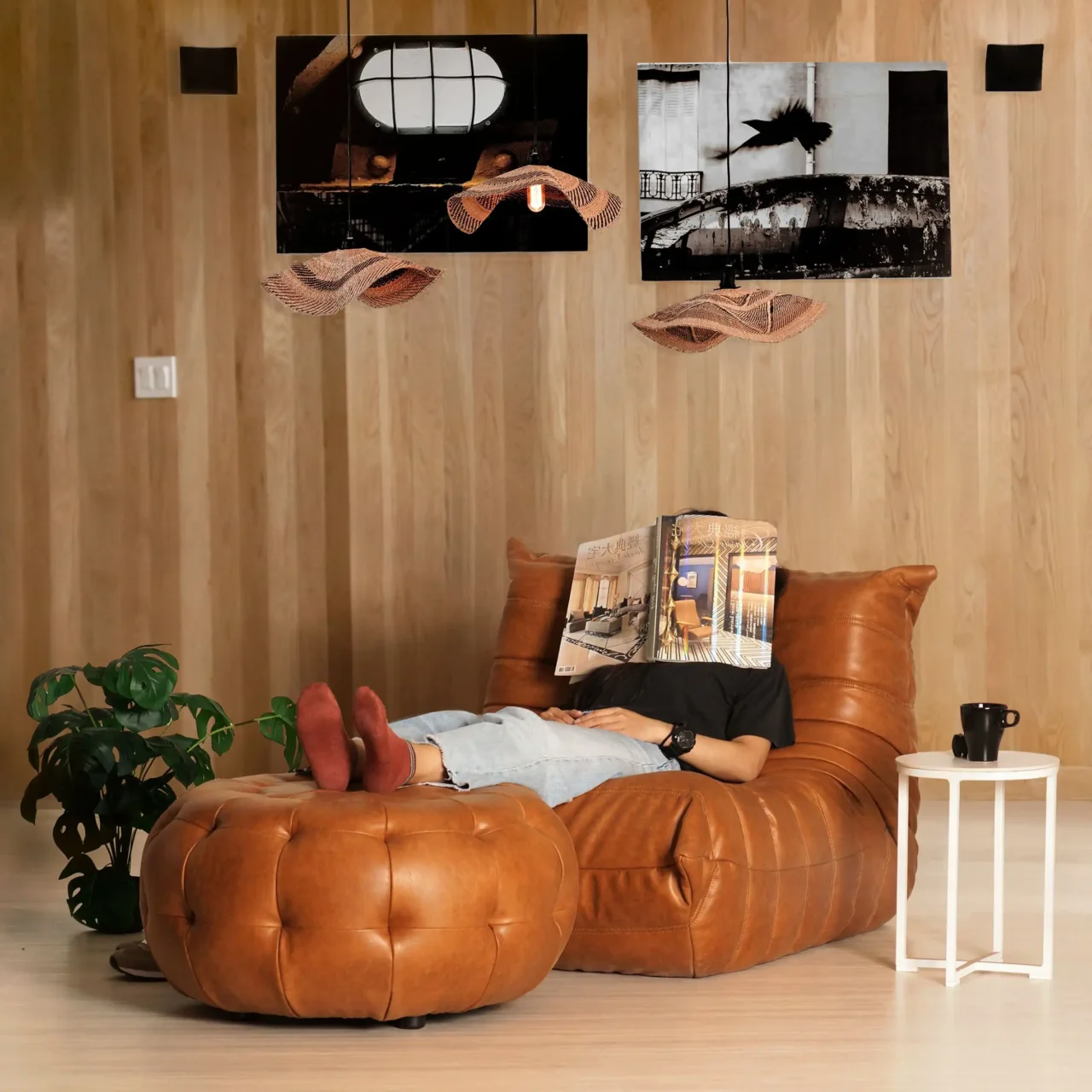 PU人造皮革沙發推薦,帶有療癒休閒風格的毛毛蟲沙發,單人椅和腳墊的搭配十分舒心,氣質私宅尤其喜愛選用