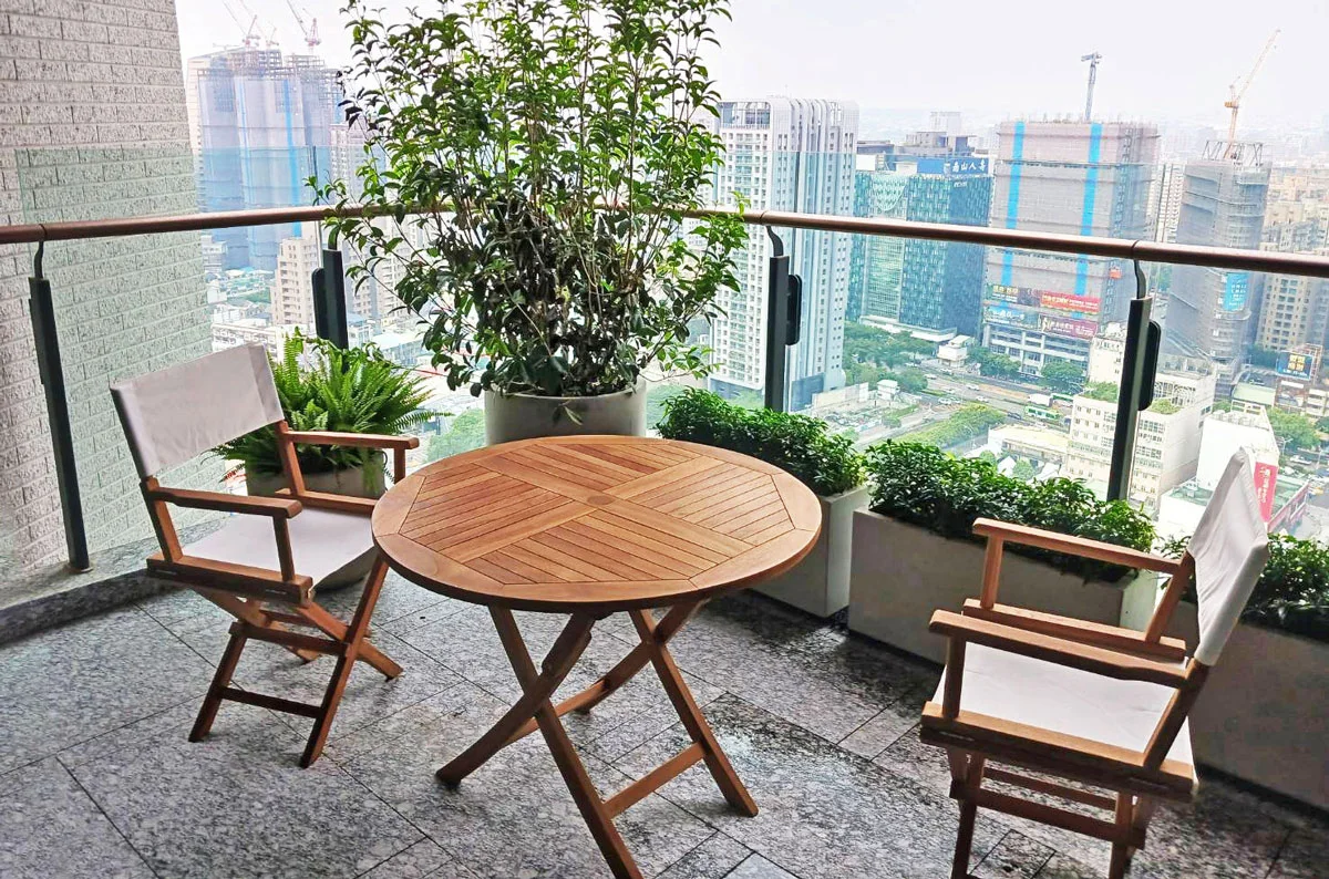 陽台佈置靈感選擇柚木桌椅