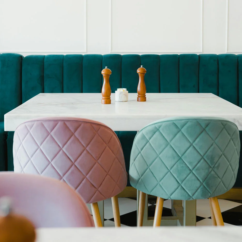 咖啡廳餐椅配色哲學