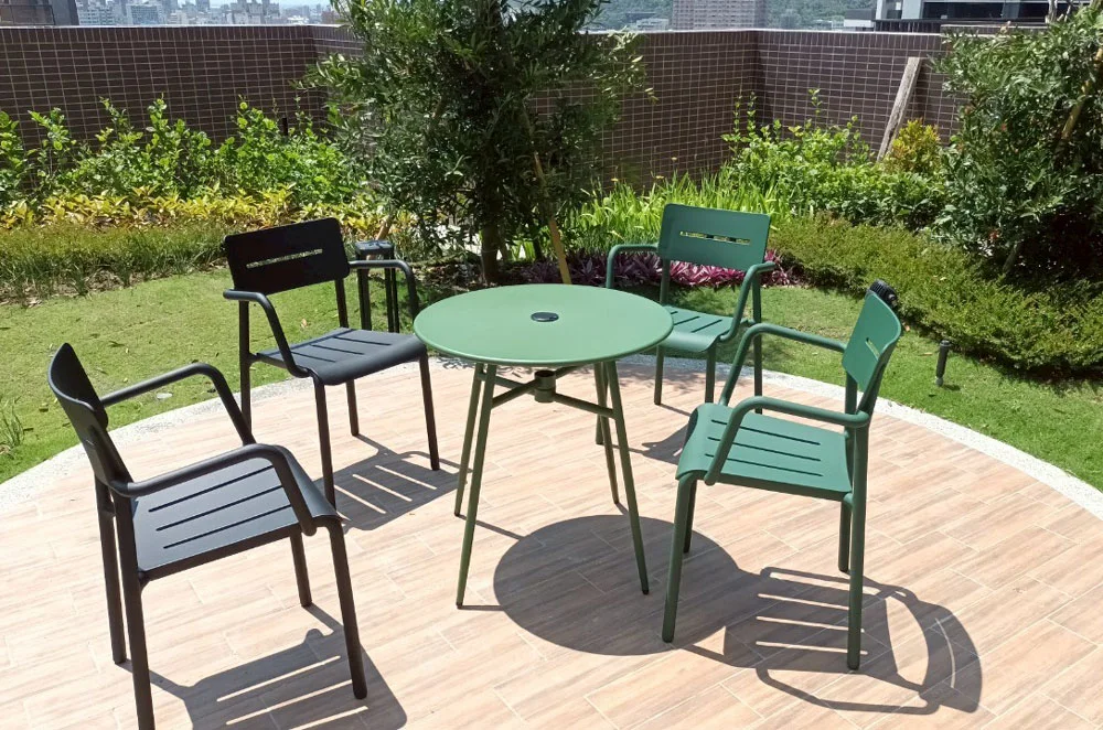 戶外桌椅選對材質保養不費力